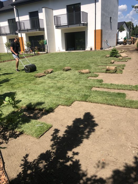 Usługi Ogrodnicze. Rzeszów .Trawa z rolki , siana. Wertykulacja.