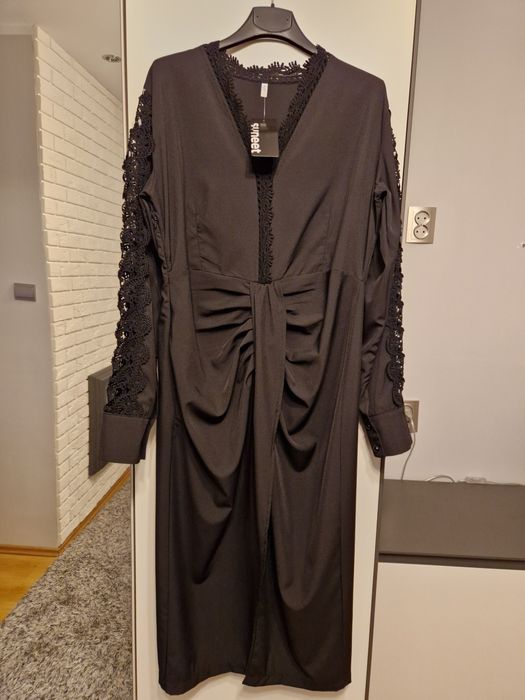 Czarna Sukienka wizytowa z rozcięciem midi