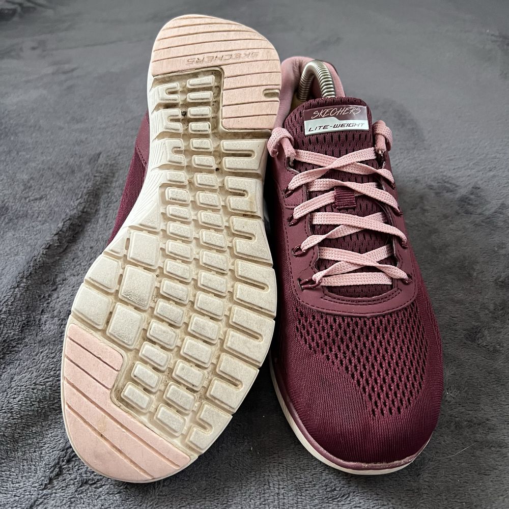 Жіночі кросівки Skechers Lite-weight. P. 40.