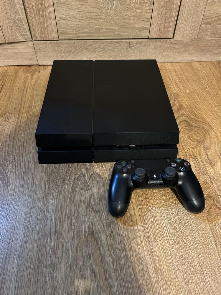 Konsola Playstation 4 + kontroler