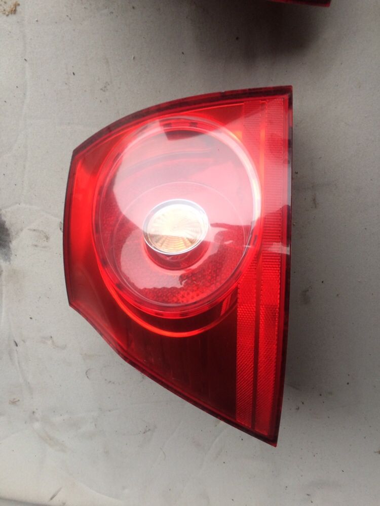 Lampa lewa tyl vw golf V