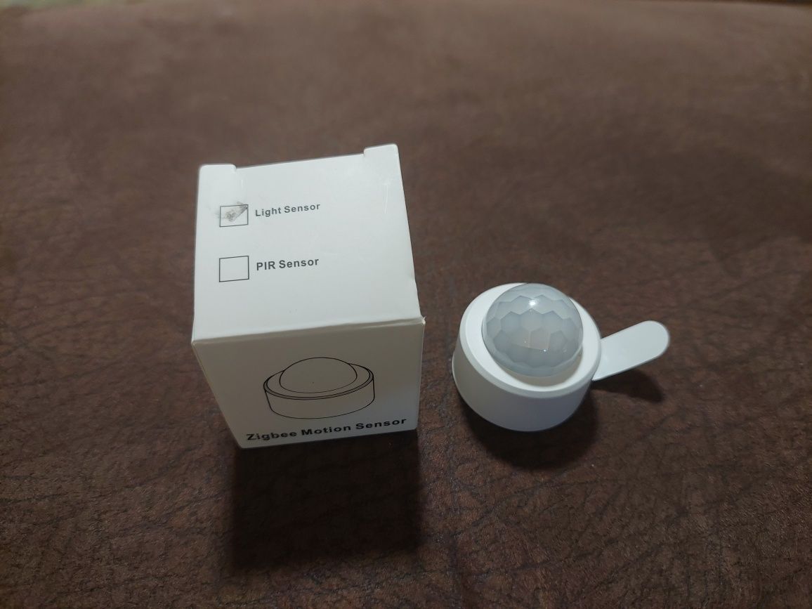 Sensor movimento e luz tuya