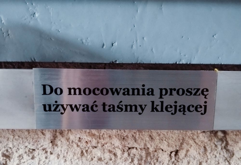 Tablica na nekrologi. Zawiadamianie o pogrzebach. Podziękowania.