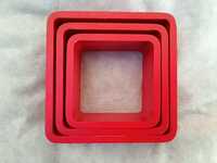 3 kwadratowe czerwone wieszane półki