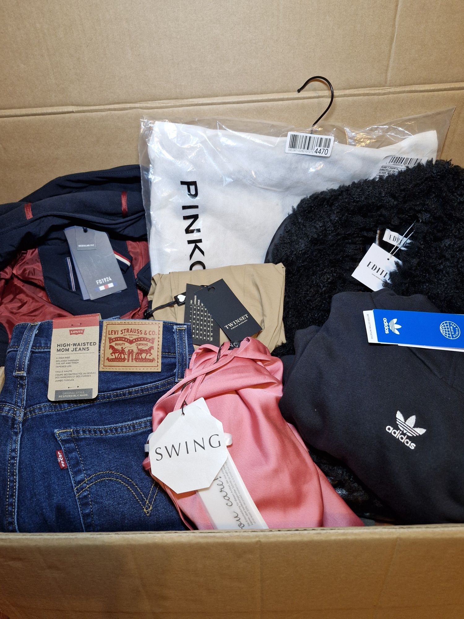 Pakiety odzieży kat AB boxy zwroty zalando na kg z hurtowni  stock