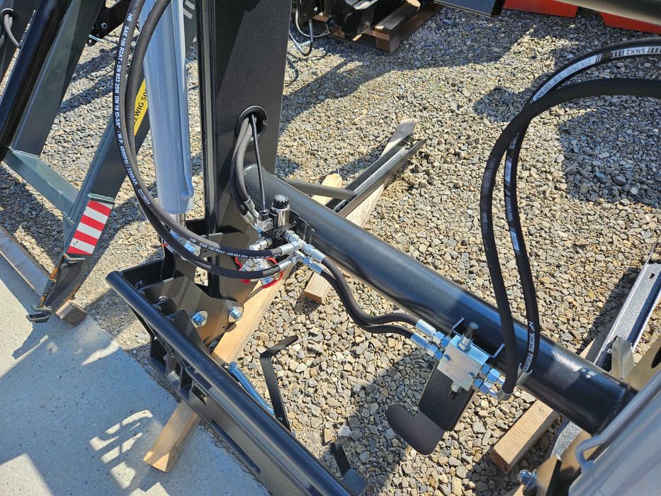 osprzęt do ŁADOWACZ CZOŁOWY V1500 zetor 5245/6245/7045/7245 URSUS 912