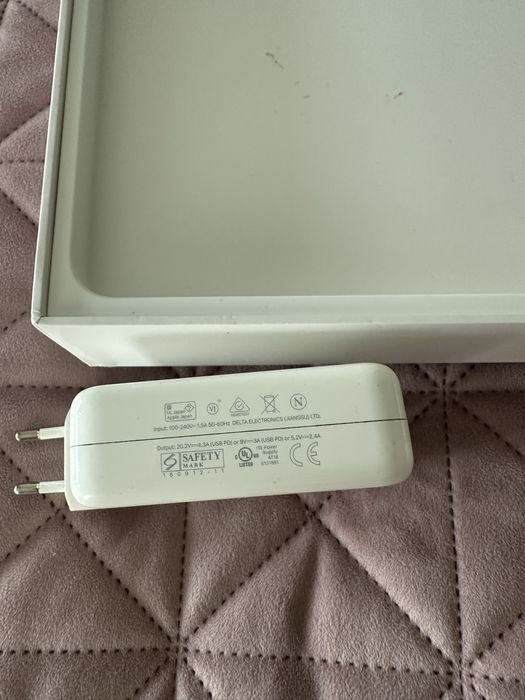 Оригінальне зарядне для MacBook Pro (2019)