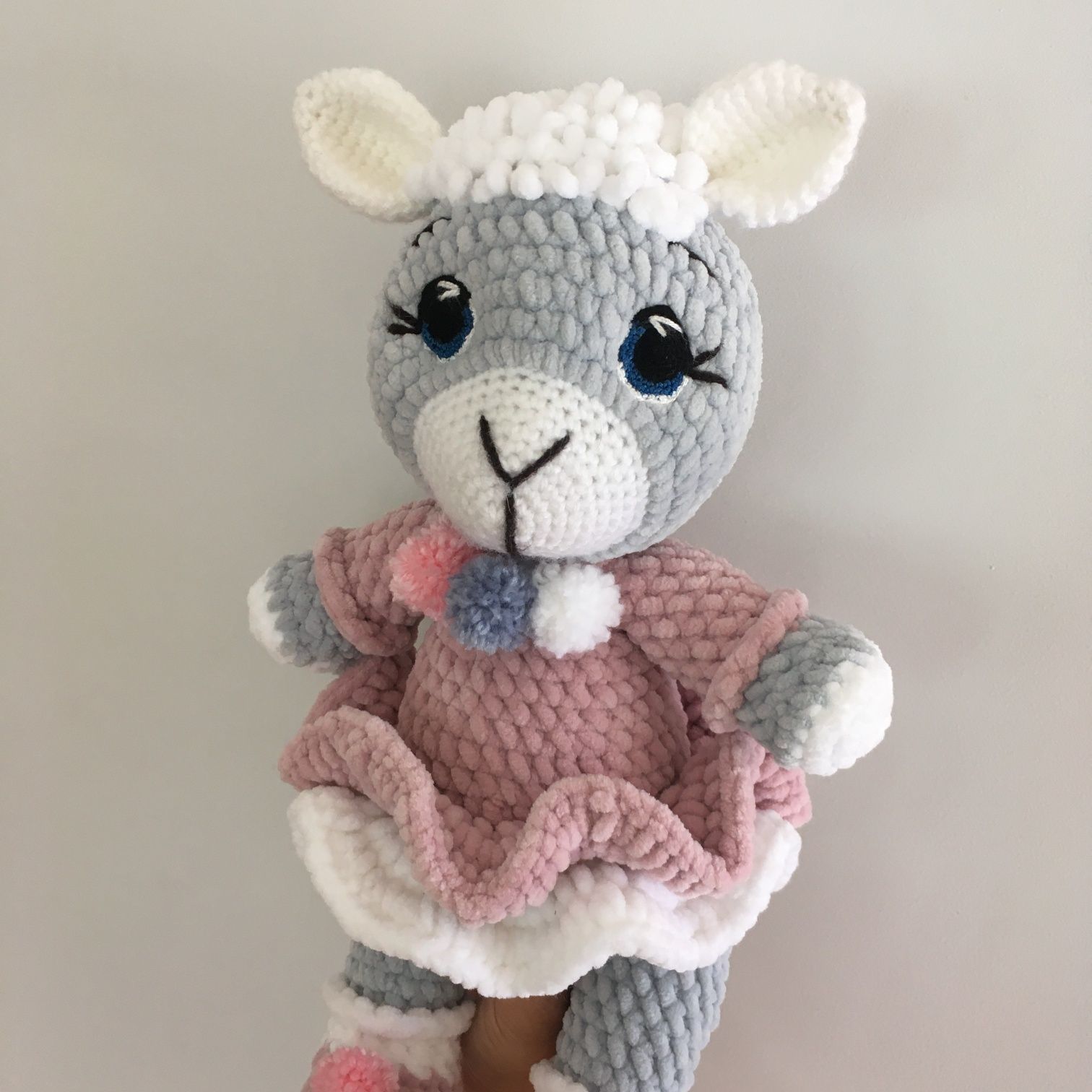 Owieczka, dziewczynka na szydełku - mięciutka przytulanka handmade