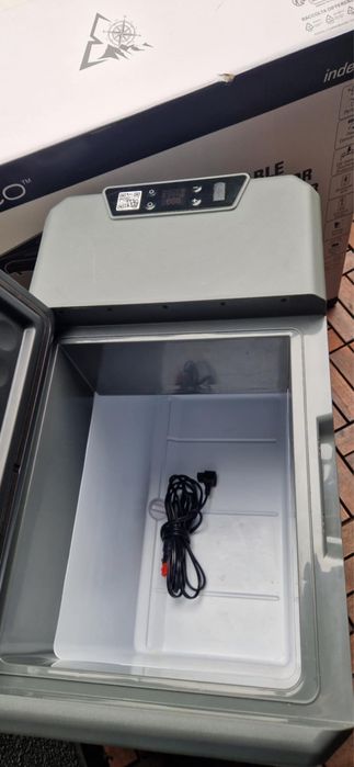 Przenośna lodówka kompresorowa BCX50 CARBON Yolco