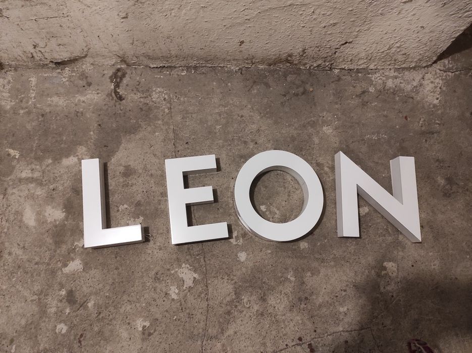 Napis neon na ścianę LEON ELON OZE i inne kombinacje