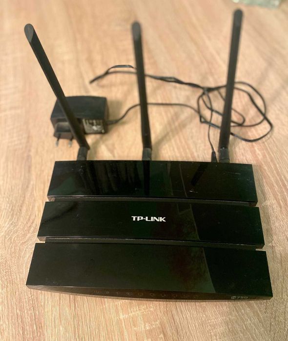 Продам бездротовий маршрутизатор (Wi-FI роутер) TP-LINK TL-WDR4300