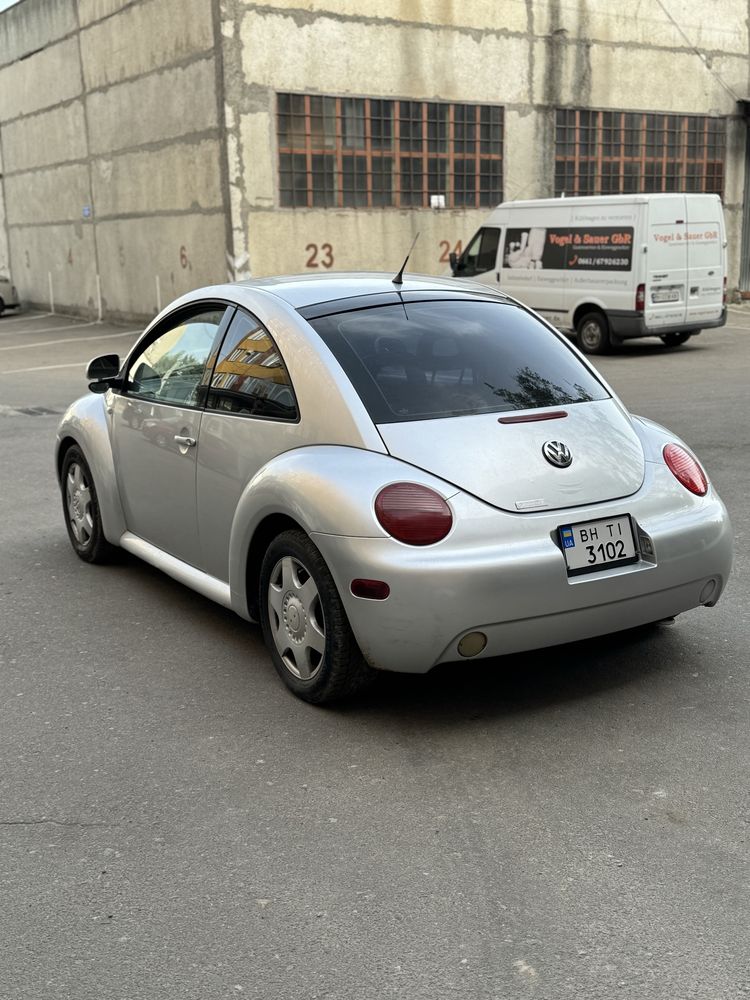 Продам хорошую машинку Volkswagen Beetle 1.8 турбо бензин