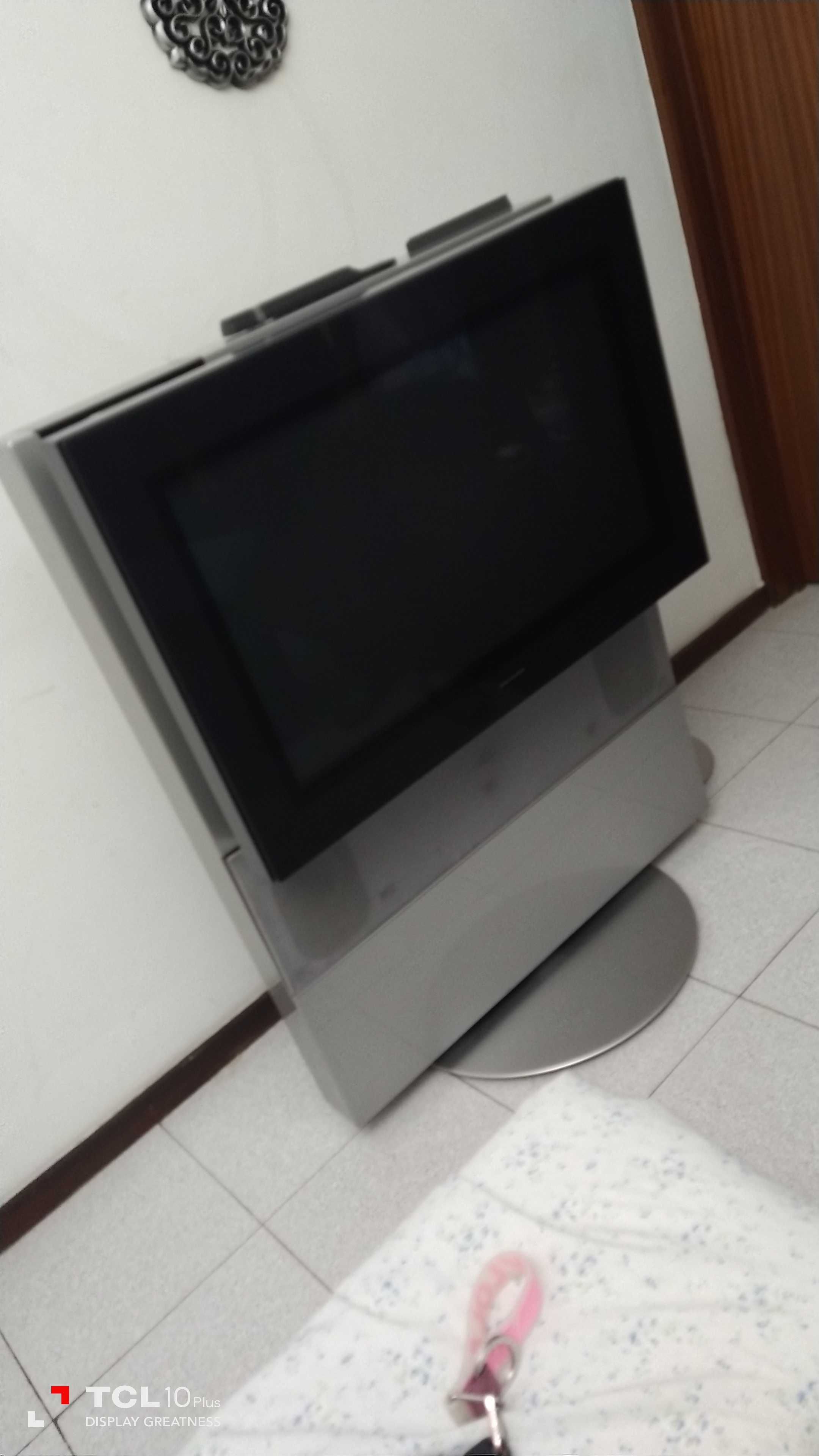 Vendo televisão marca bang & olufsen , transporte a carga do comprador