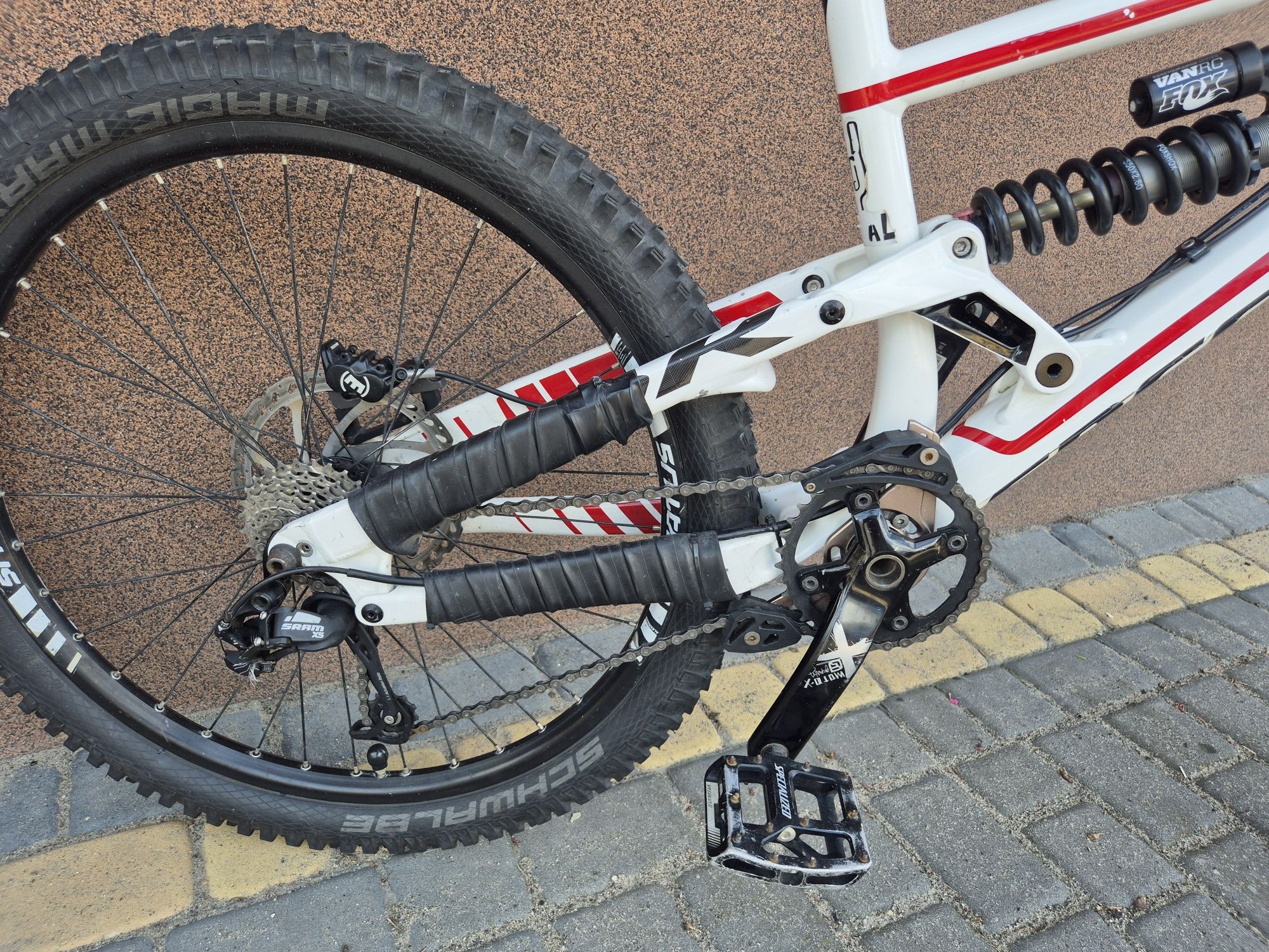 Specialized Status 2, L 26" (downhill, freeride, dh, fr)