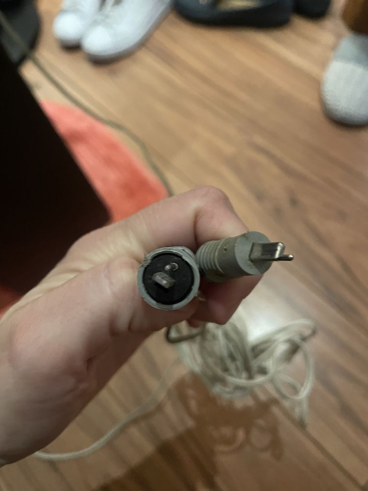 Duas Colunas sharp com cabos + rádio + leitor cassetes