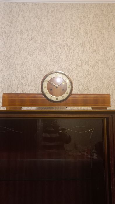 Винница.Винтажные настольные, нашкафные маятниковые часы.