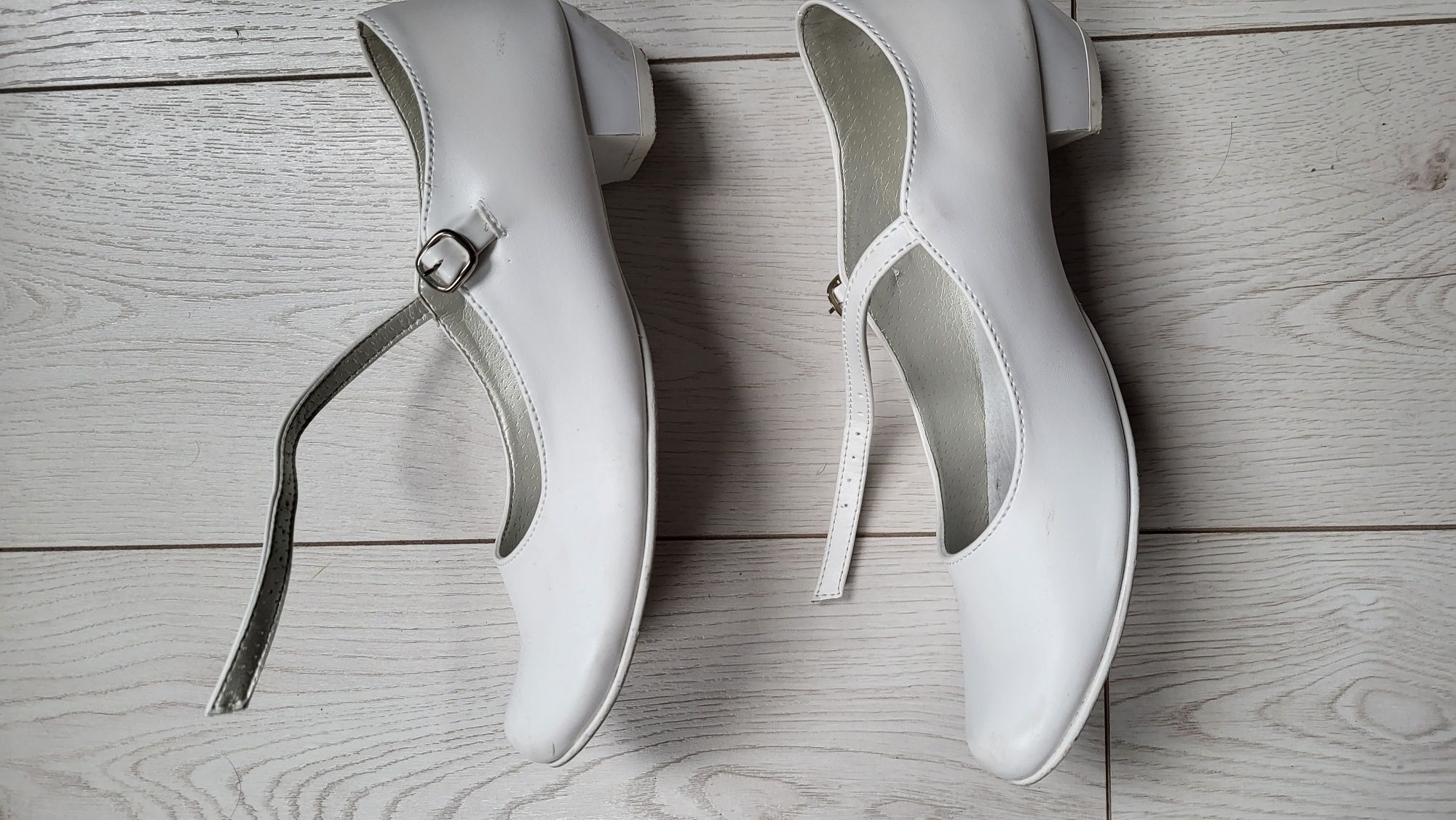 Alba komunijna r.140/146, wianek, torebki,   buty