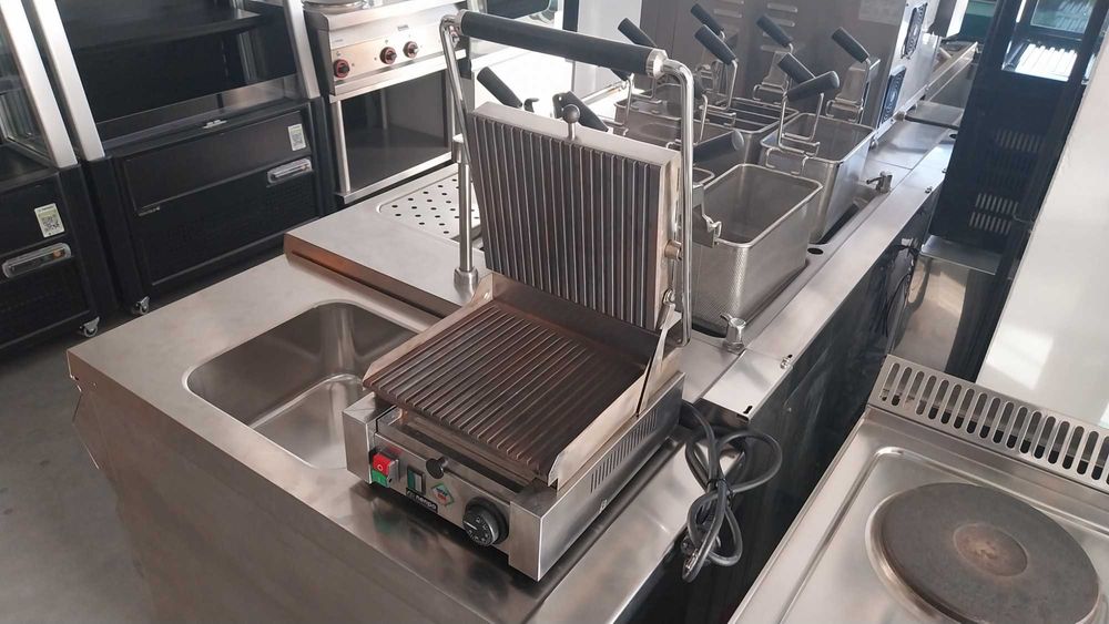 Redfox Grill kontaktowy pojedynczy ryflowany PS-2010 R