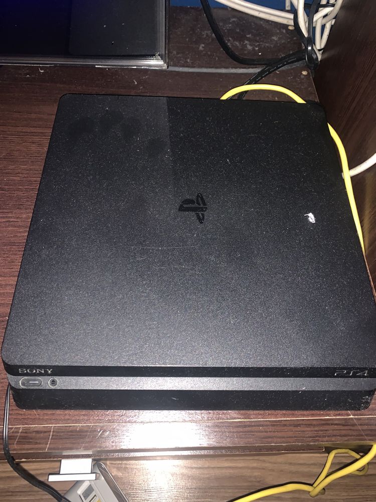 PlayStation 4 1TB.