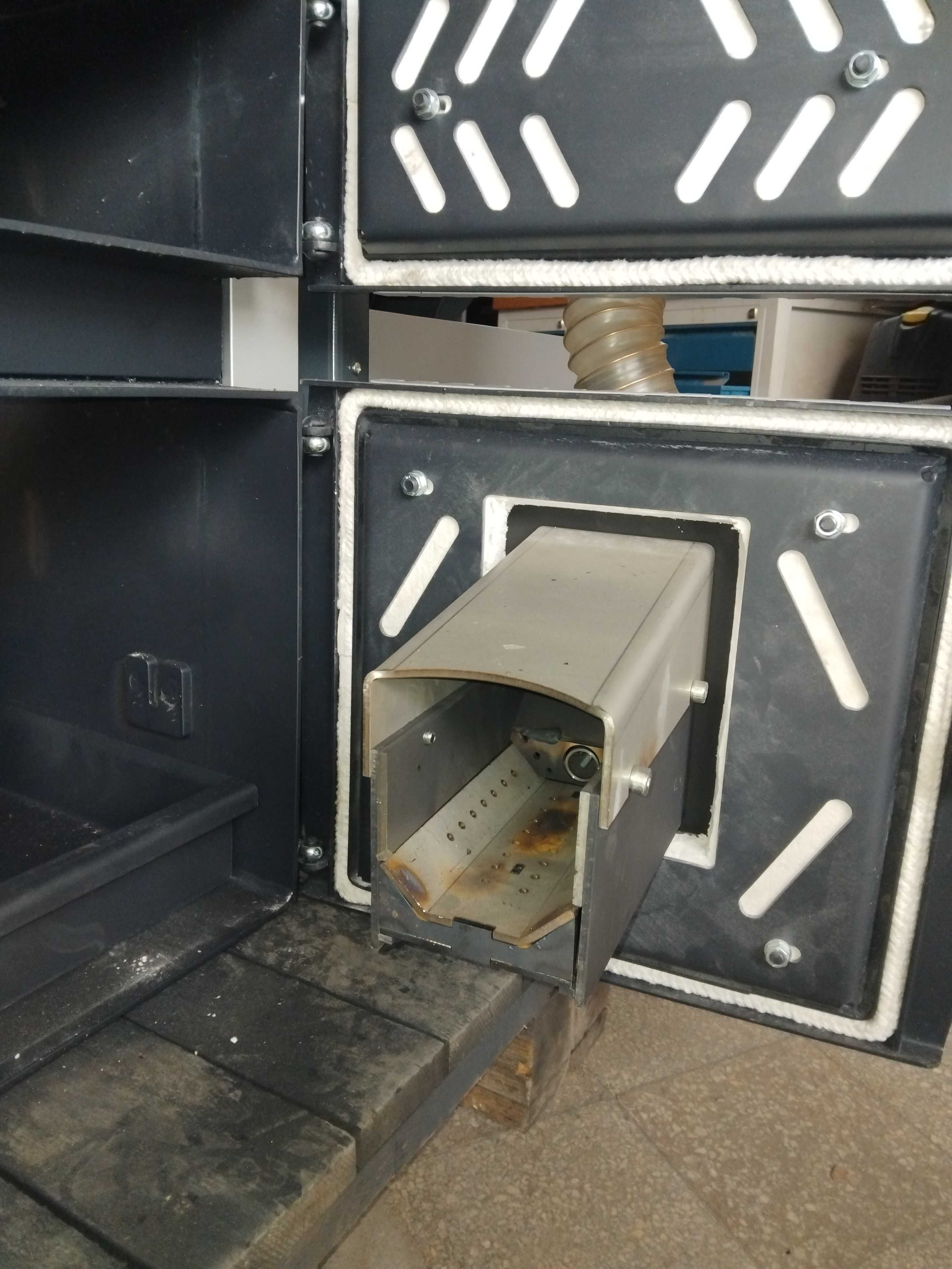 Kocioł piec na pellet pelet EKO-MG Bio 14 o mocy 14kW Mering