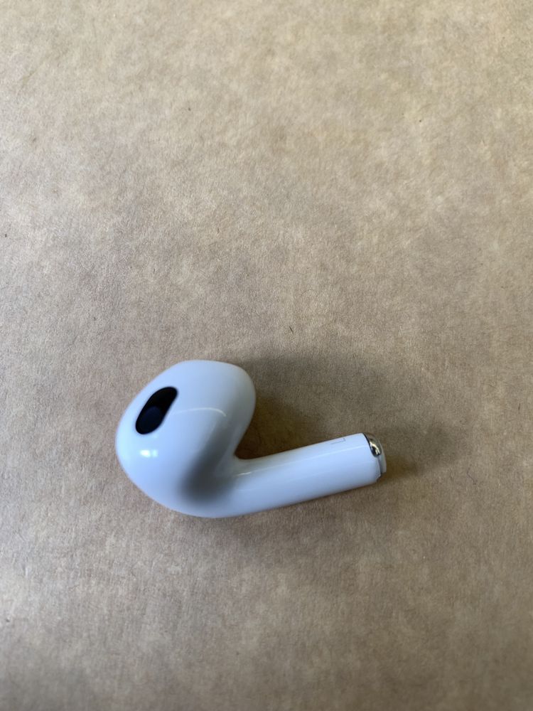 Продам одно ухо навушник airpods 3 левый