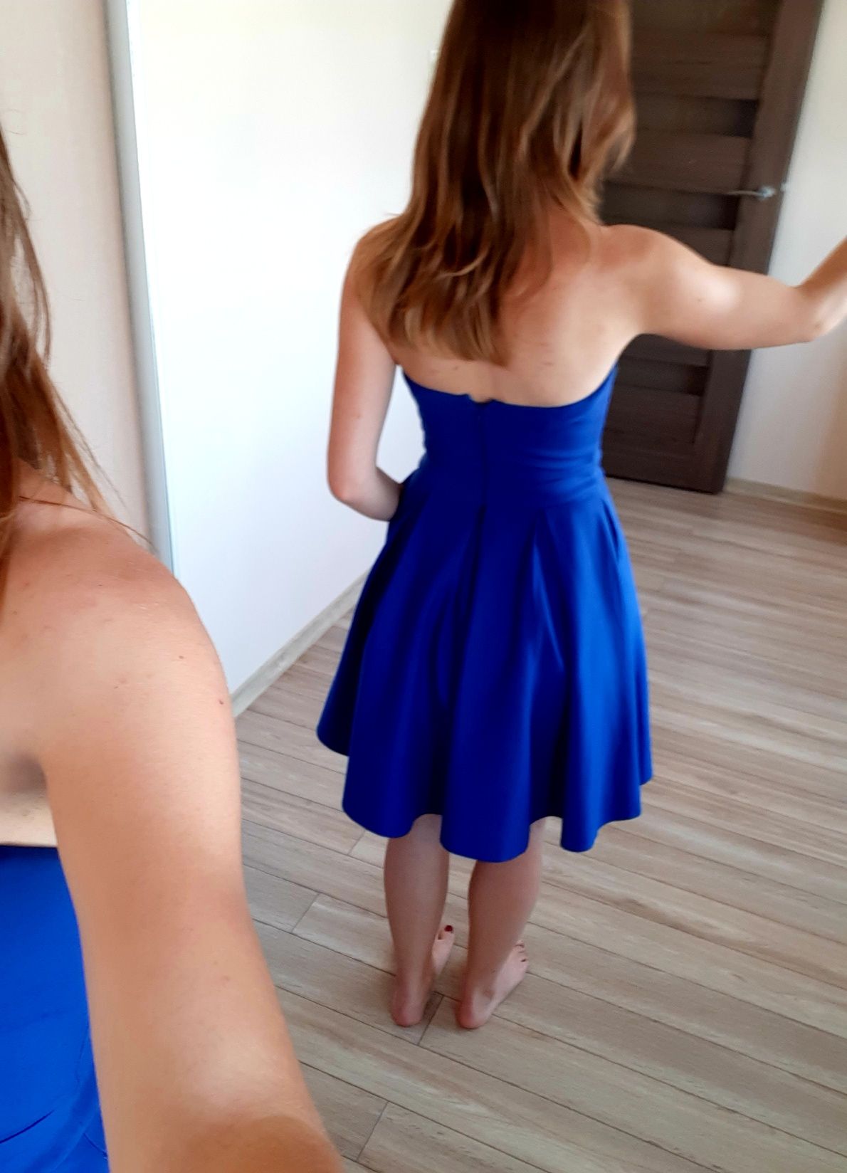 Kobaltowa sukienka bez ramiączek
