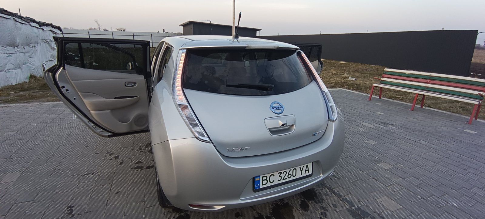 Nissan leaf 2012