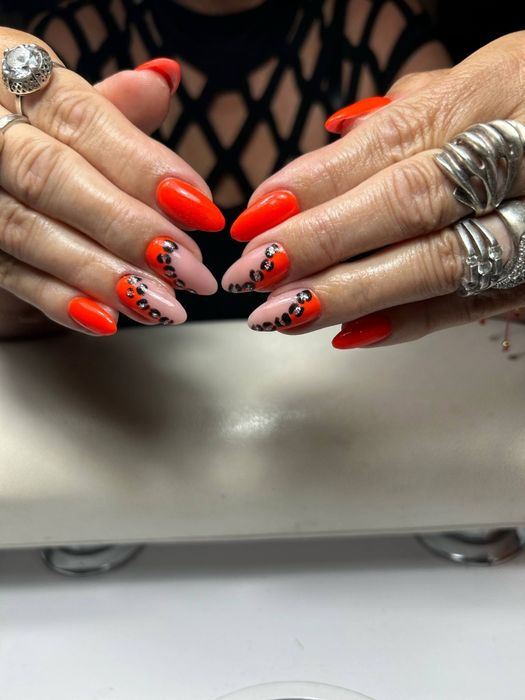 Paznokcie żelowe hybryda pedicure