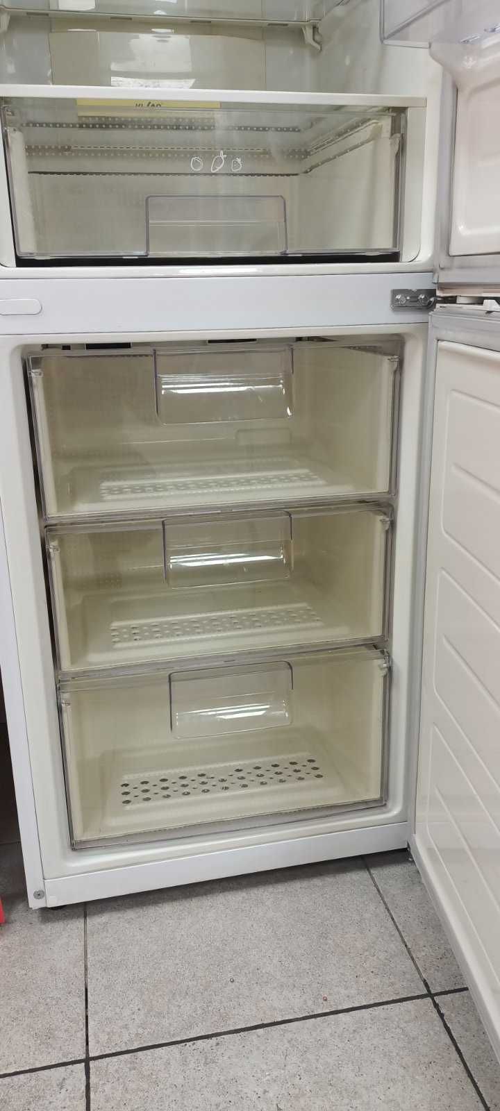 Двокамерний холодильник LG GW-B429BCW
