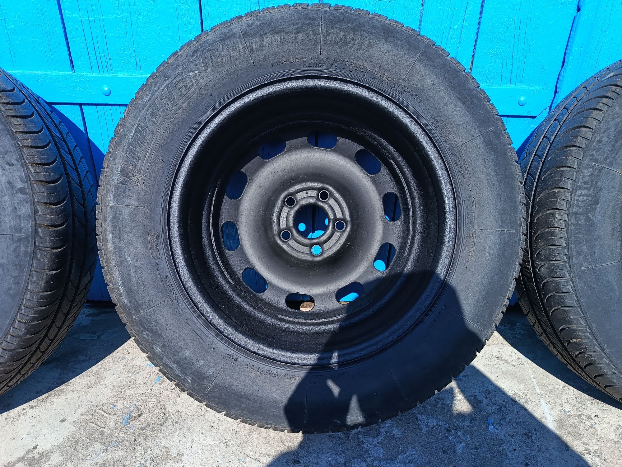 Продам резину з дисками 195/65R15