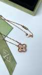 Золотая подвеска Van Cleef