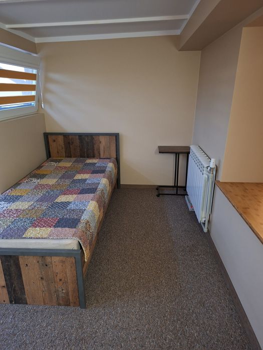 Łóżko 90×200 z materacem, stelażem i ochraniaczem – 270 zł