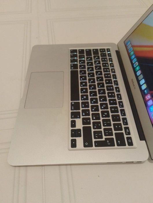MacBook Air

13-inch, Early 2015
