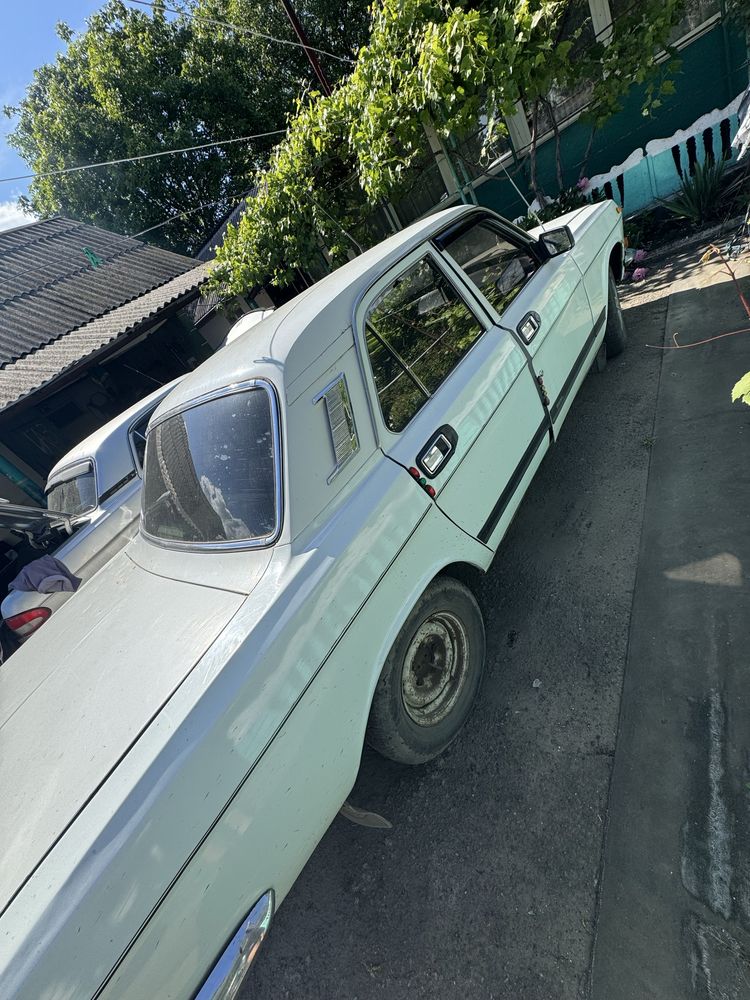 Волга 2410.