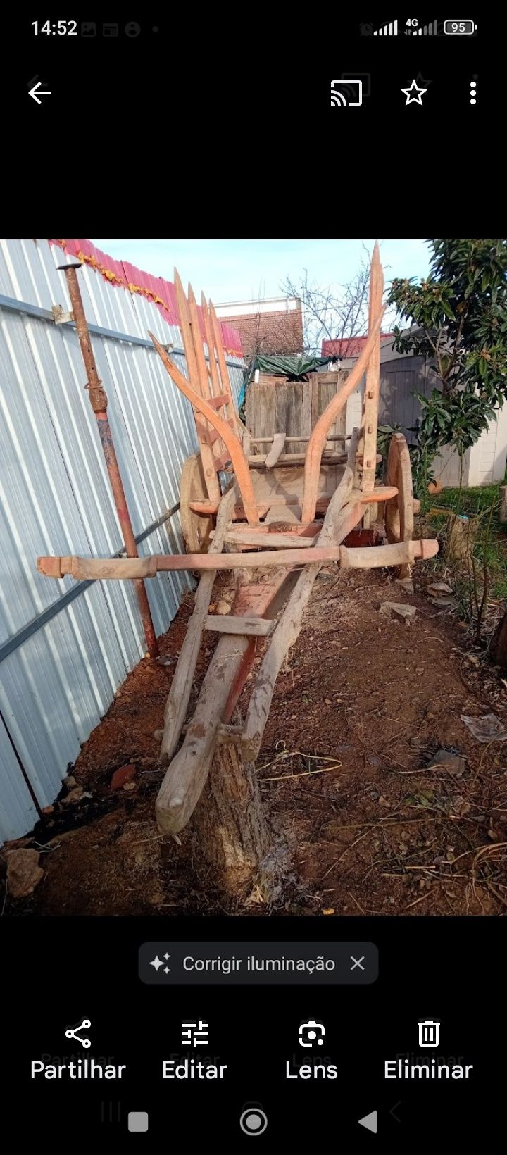 Carro de bois em madeira