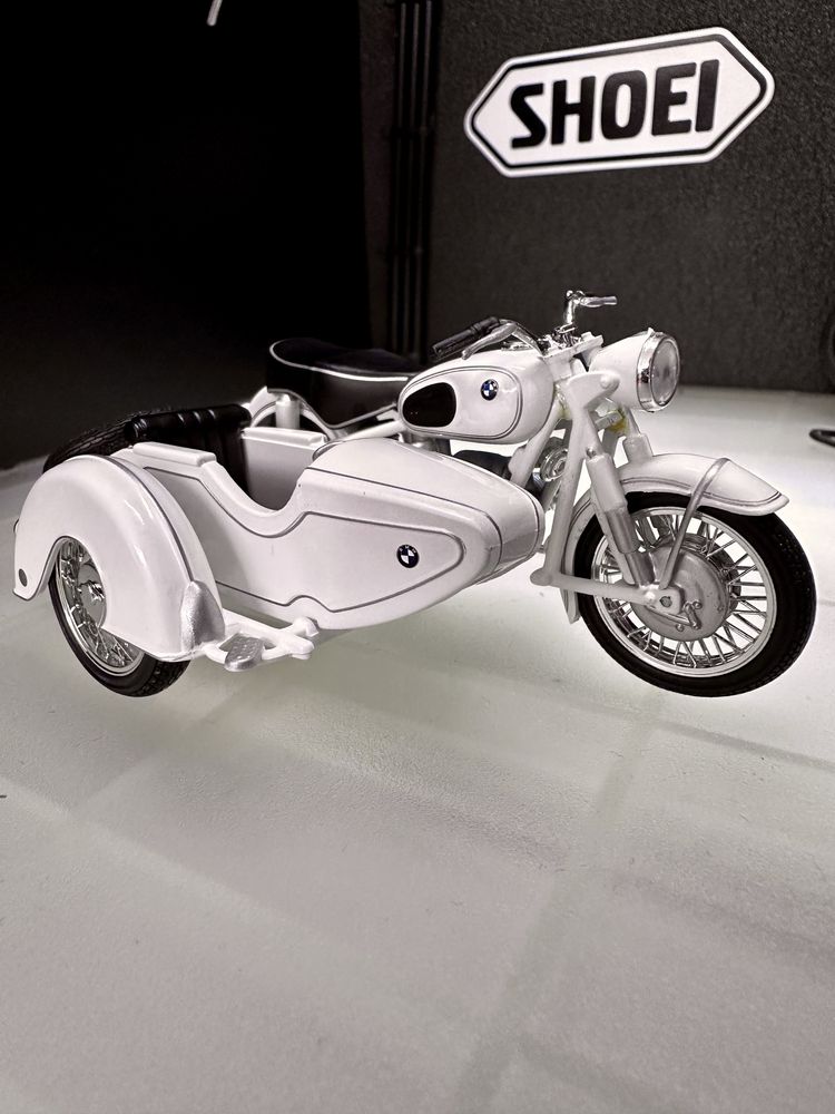 Miniatura BMW R69S Sidecar de 1966 Escala 1/24 made by IXO