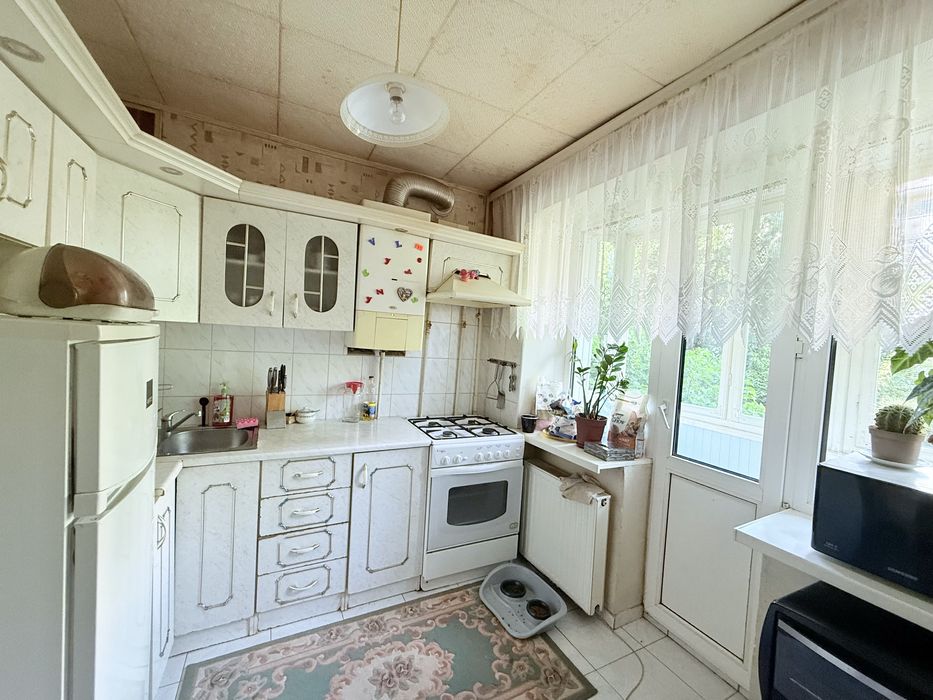 Трикімнатна квартира поряд з Дастором