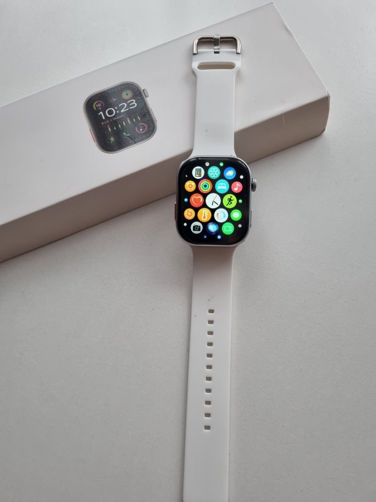 Smartwatch srebrny