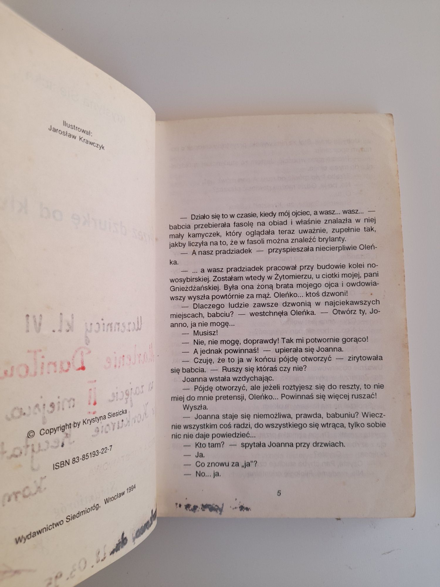 Książka Przez dziurkę od klucza autor  Krystyna Siesicka