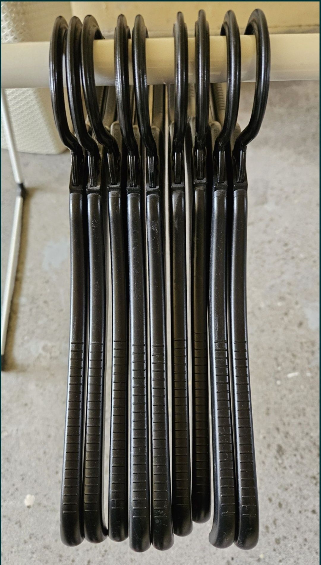 Duże Wieszaki XXL szerokość 45-47 cm 42 sztuki
Cena za całość