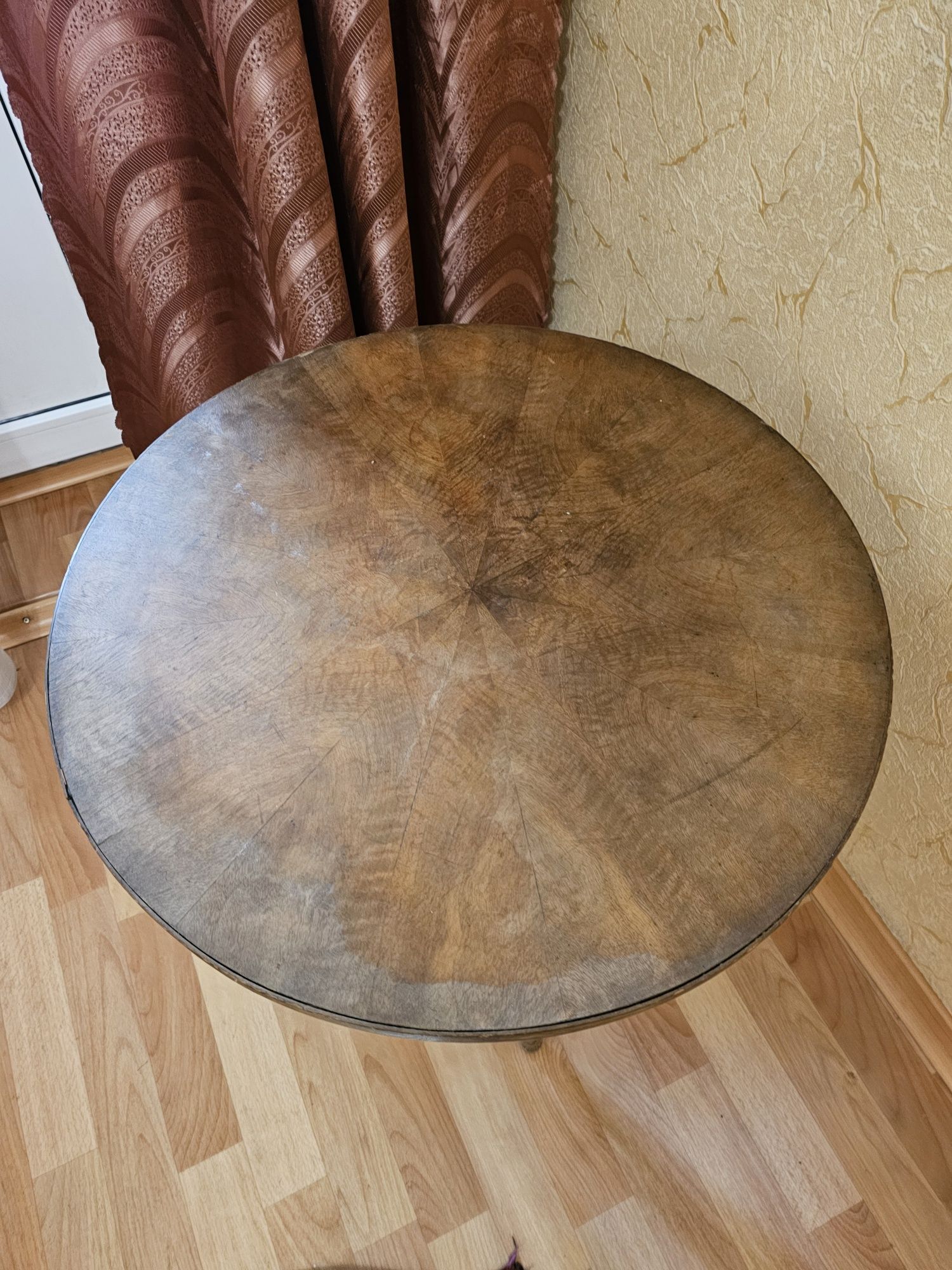 Продам столик со стеклом