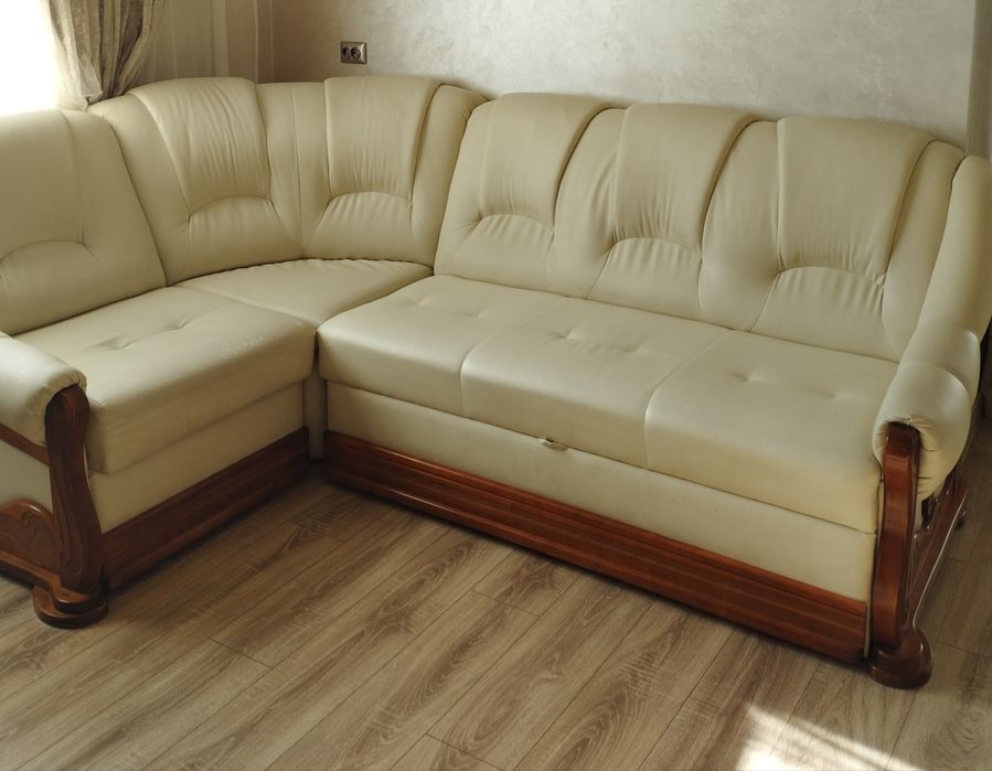 Диван кутовий у вітальню