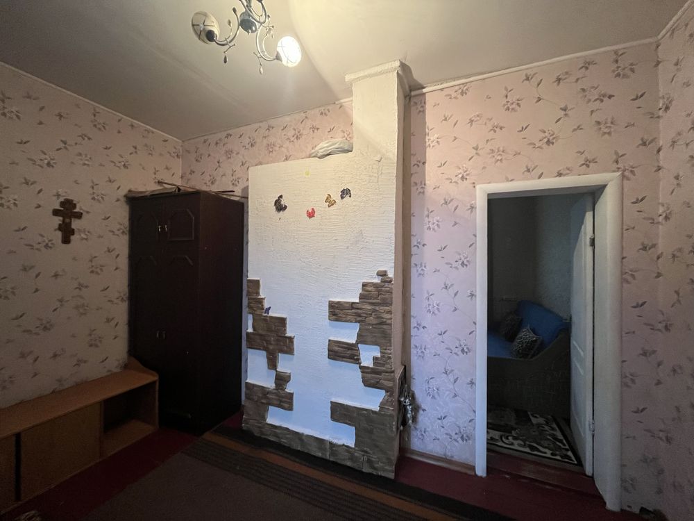 Продаж двокімнатної квартири в центрі міста.