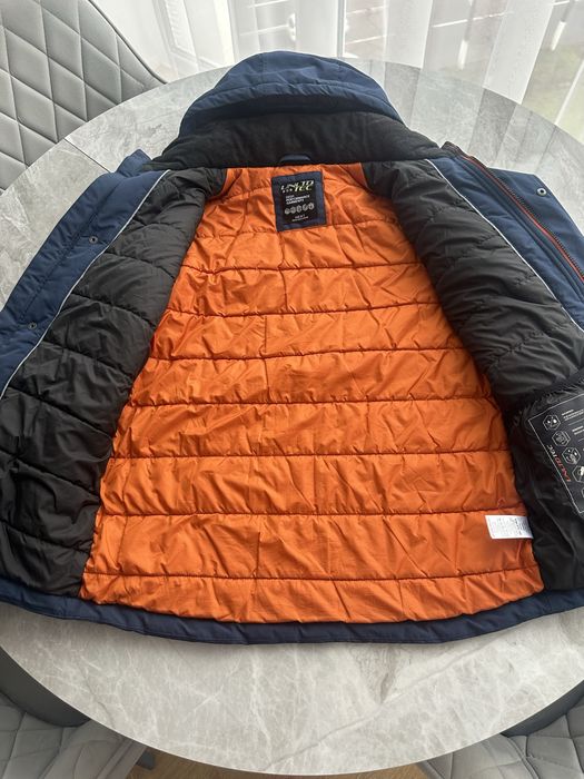 Продам демісізонну-зимову куртку Next