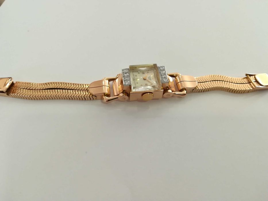 Relógio de corda todo em ouro e diamantes