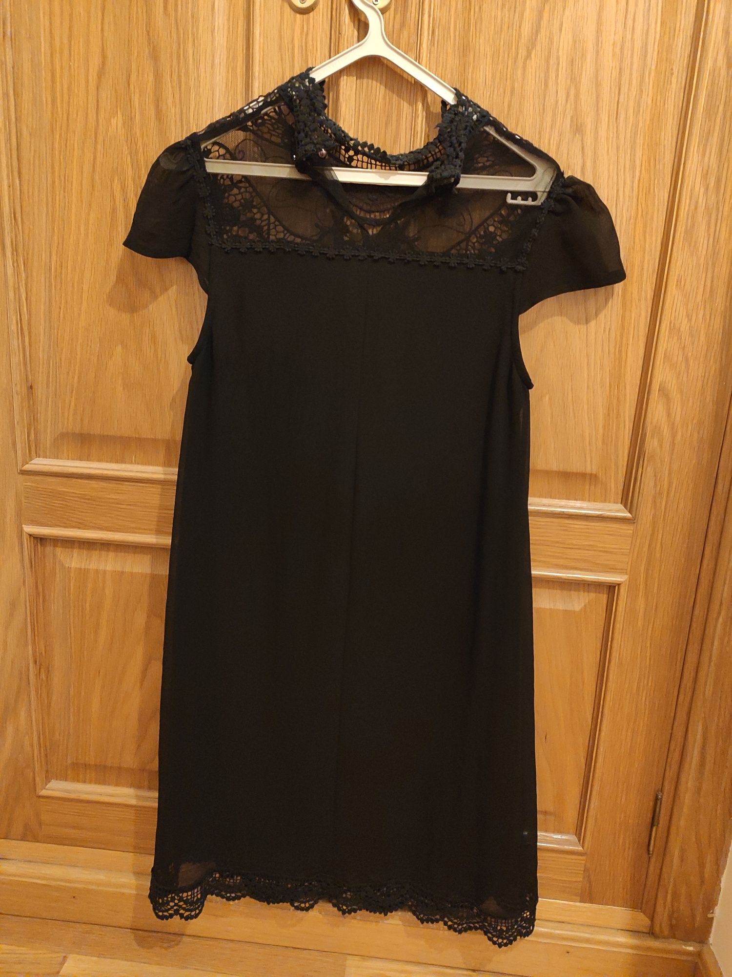 Vestido preto com renda