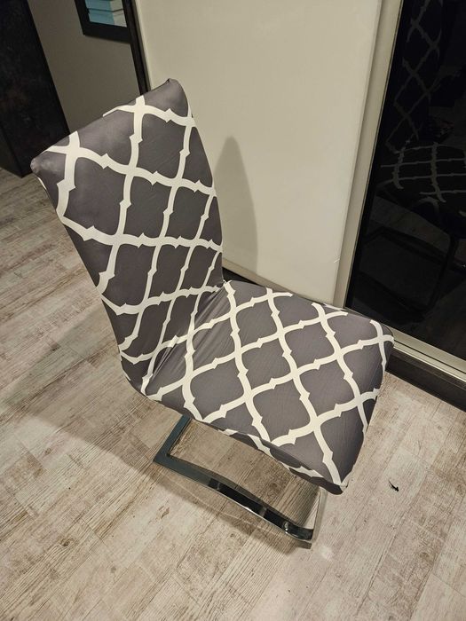 Pokrowce na krzesła wzór szaro białe elastyczne uniwersalne 4 sztuki