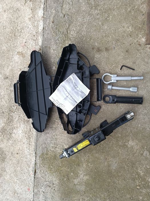 Продам оригінальний домкрат на Віваро Трафік Пpimacтap з 2001-2014pp