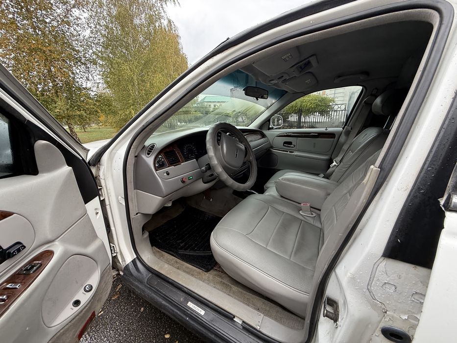 Lincoln Town car на полном ходу
