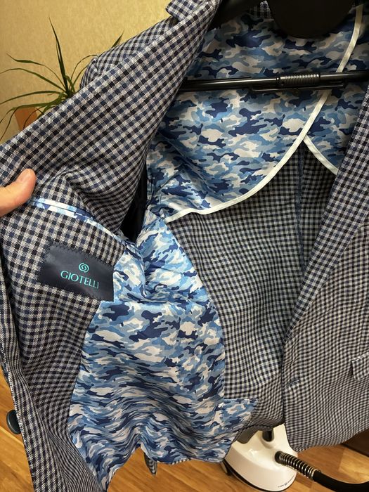 Стильний піджак у клітинку в чудовому стані